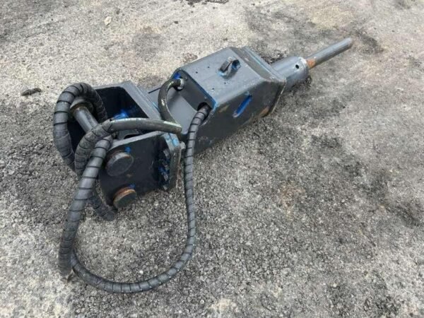 CATERPILLAR 302.7D + Marteau piqueur + Remorque + 4 Godets – Image 27