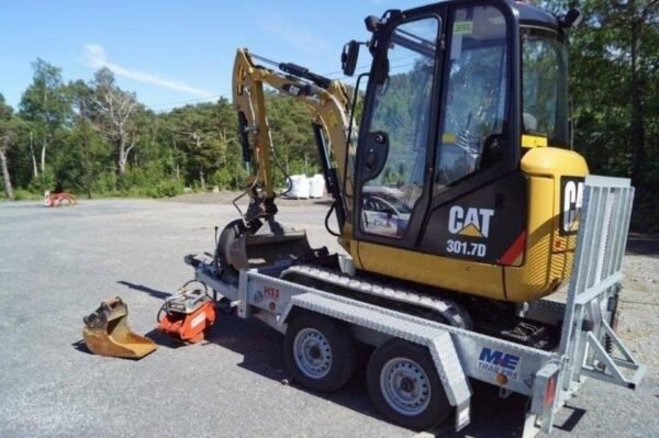 2017 CATERPILLAR 301.7D + 3 GODETS + REMORQUE – Image 12