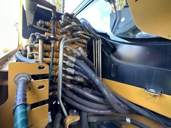 Cat 302.5C + 4 GODETS ET INCLINABLE – Image 2