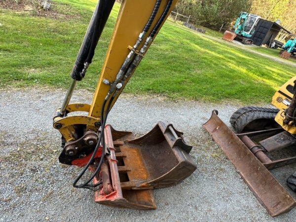 Cat 302.5C + 4 GODETS ET INCLINABLE – Image 13