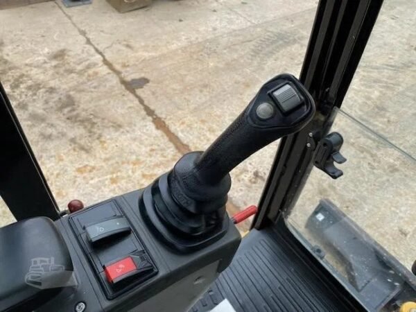 CATERPILLAR 302.7D + Marteau piqueur + Remorque + 4 Godets – Image 5