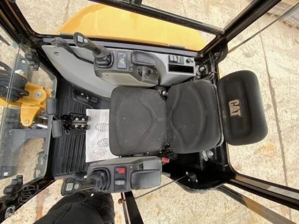 CATERPILLAR 302.7D + Marteau piqueur + Remorque + 4 Godets – Image 6