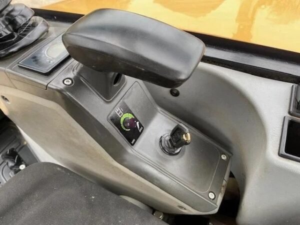 CATERPILLAR 302.7D + Marteau piqueur + Remorque + 4 Godets – Image 12
