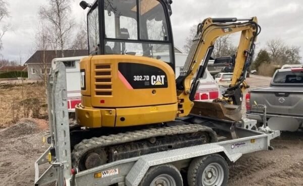 CATERPILLAR 302.7D + Marteau piqueur + Remorque + 4 Godets – Image 13
