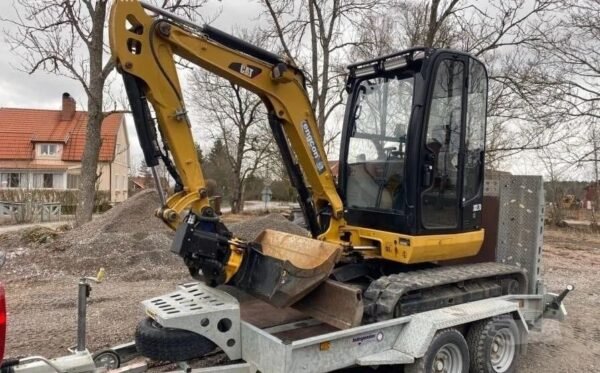 CATERPILLAR 302.7D + Marteau piqueur + Remorque + 4 Godets – Image 20