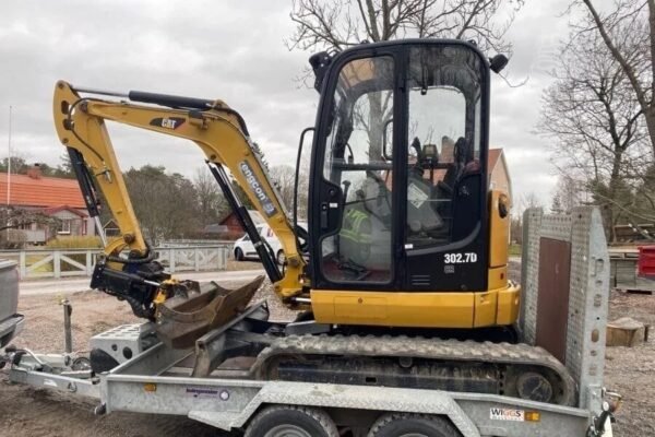 CATERPILLAR 302.7D + Marteau piqueur + Remorque + 4 Godets – Image 21