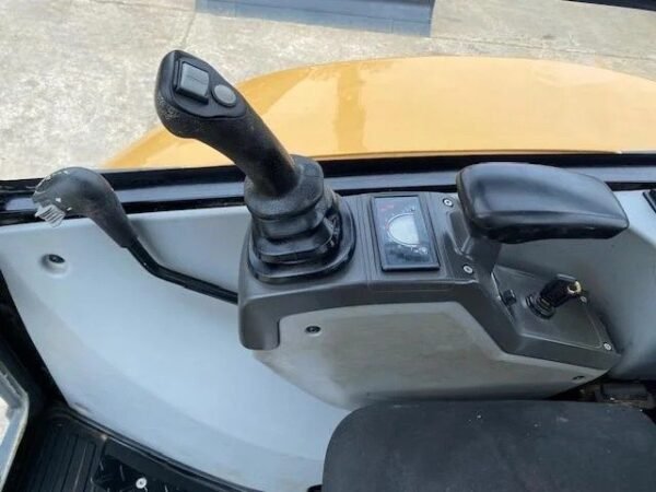 CATERPILLAR 302.7D + Marteau piqueur + Remorque + 4 Godets – Image 23