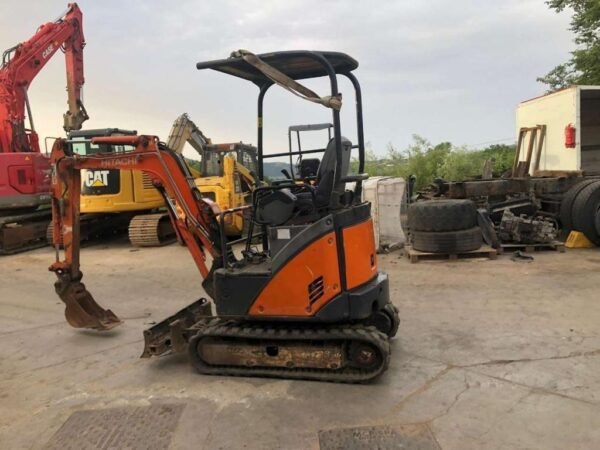 HITACHI ZX17U-2 YLR – Image 18