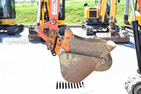 2015 Kubota U 27-4 + 3 Godets et Attache rapide – Image 6
