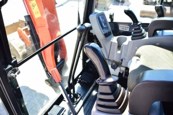 2015 Kubota U 27-4 + 3 Godets et Attache rapide – Image 8