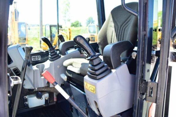 2015 Kubota U 27-4 + 3 Godets et Attache rapide – Image 14