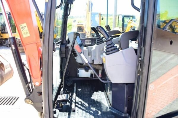 2015 Kubota U 27-4 + 3 Godets et Attache rapide – Image 21