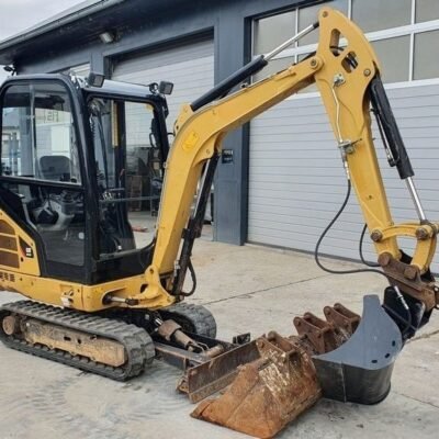 CAT 302.2D 2,1 T + 3 GODETS