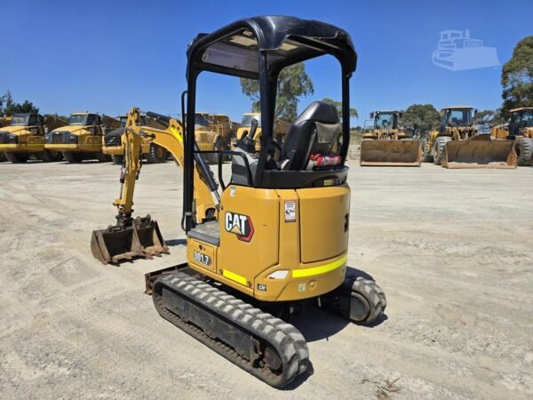 2021 CATERPILLAR 301.7CR + 3 GODETS + REMORQUE – Image 8