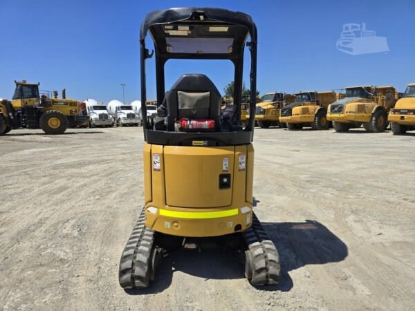 2021 CATERPILLAR 301.7CR + 3 GODETS + REMORQUE – Image 9