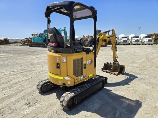 2021 CATERPILLAR 301.7CR + 3 GODETS + REMORQUE – Image 10