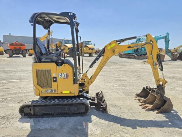 2021 CATERPILLAR 301.7CR + 3 GODETS + REMORQUE – Image 11