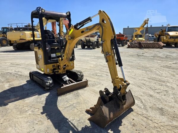 2021 CATERPILLAR 301.7CR + 3 GODETS + REMORQUE – Image 12