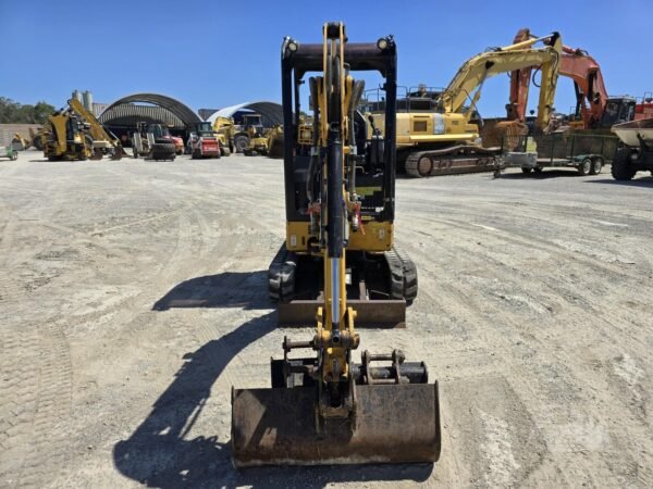 2021 CATERPILLAR 301.7CR + 3 GODETS + REMORQUE – Image 13