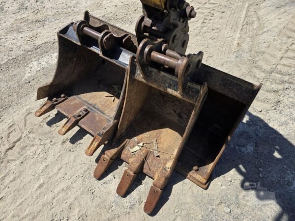 2021 CATERPILLAR 301.7CR + 3 GODETS + REMORQUE – Image 16