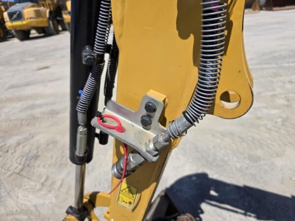 2021 CATERPILLAR 301.7CR + 3 GODETS + REMORQUE – Image 18