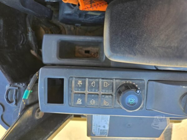 2021 CATERPILLAR 301.7CR + 3 GODETS + REMORQUE – Image 20