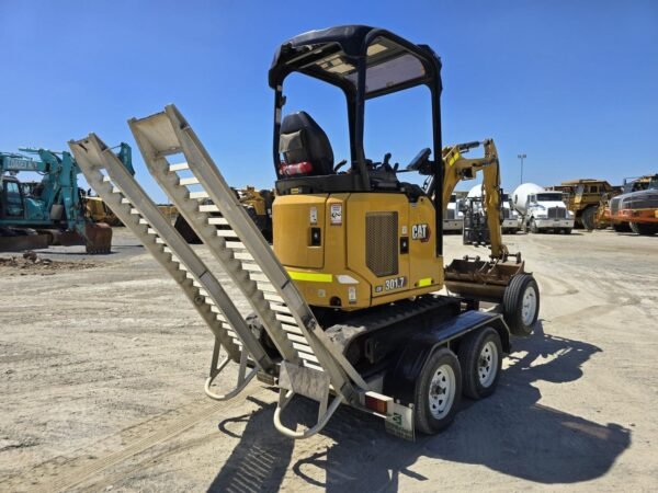 2021 CATERPILLAR 301.7CR + 3 GODETS + REMORQUE – Image 3
