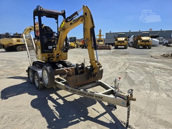 2021 CATERPILLAR 301.7CR + 3 GODETS + REMORQUE – Image 5