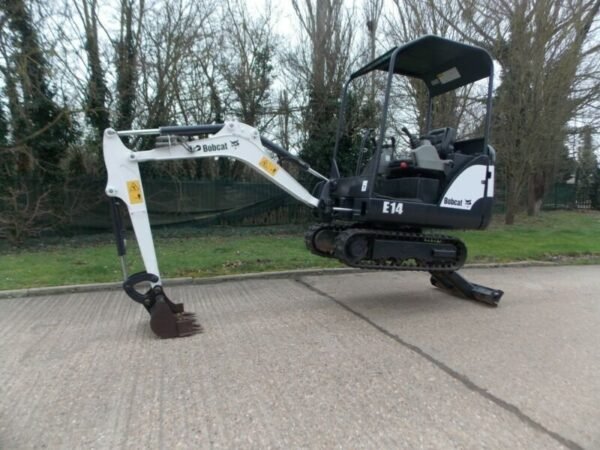 Bobcat E14, 1.5T 2013 et remorque 2,6T – Image 7