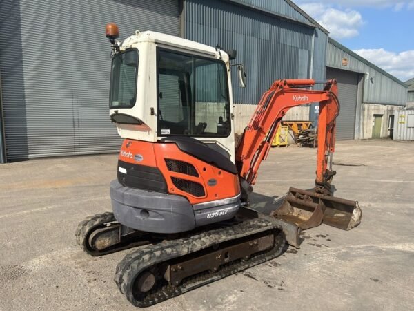 Kubota U25-3 + BRH(marteau hydraulique) + 3 GODETS – Image 7