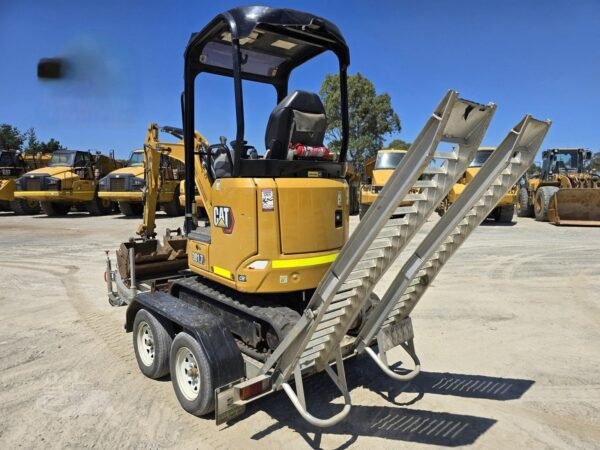 2021 CATERPILLAR 301.7CR + 3 GODETS + REMORQUE – Image 25
